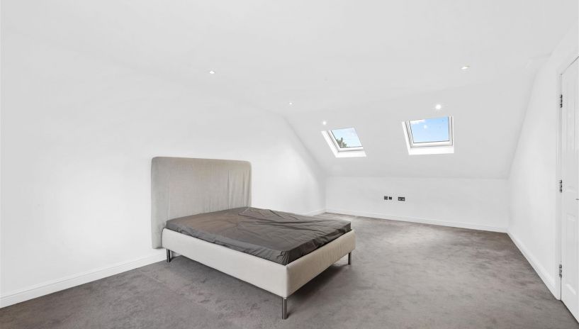 Darley Drive, Coombeside, KT3