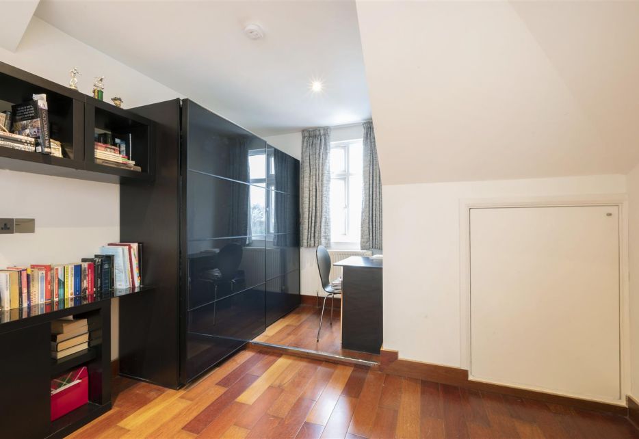 Sutherland Grove, Southfields, SW18