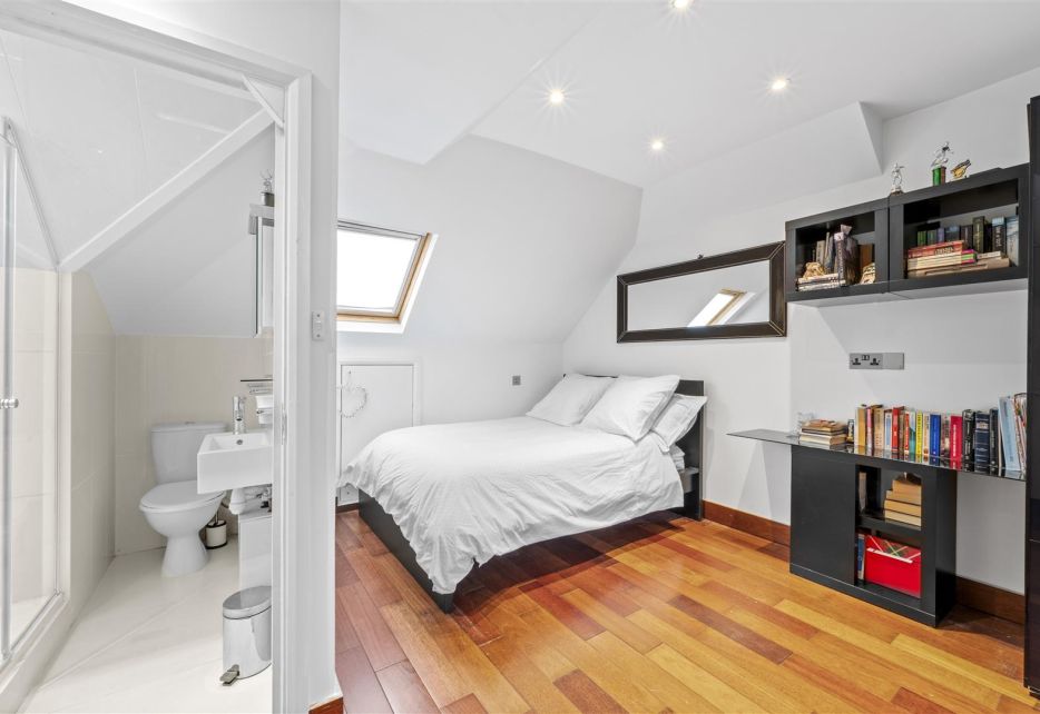 Sutherland Grove, Southfields, SW18