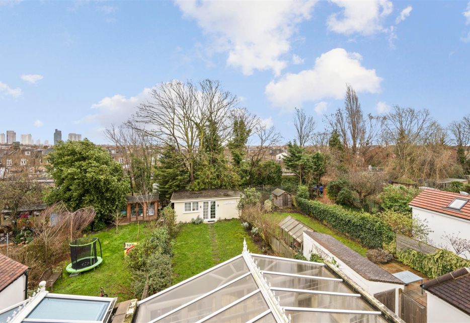 Sutherland Grove, Southfields, SW18
