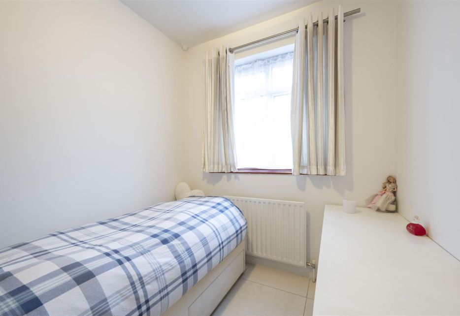 Sutherland Grove, Southfields, SW18