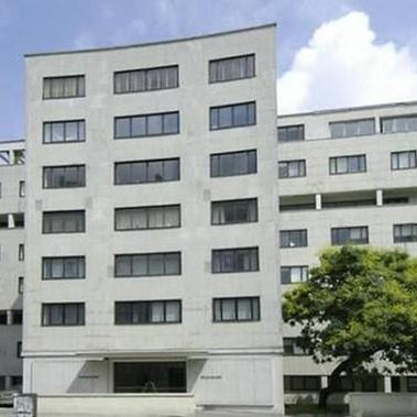 Parking Space, Palace Gate