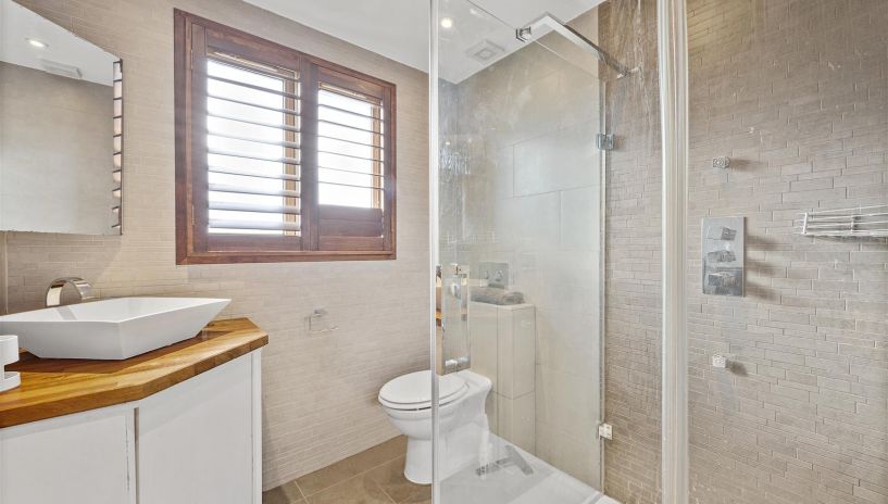Westway, Raynes Park, SW20