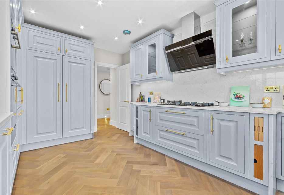 Malvern Court, Onslow Square, London, SW7