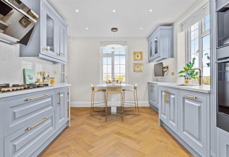 Malvern Court, Onslow Square, London, SW7