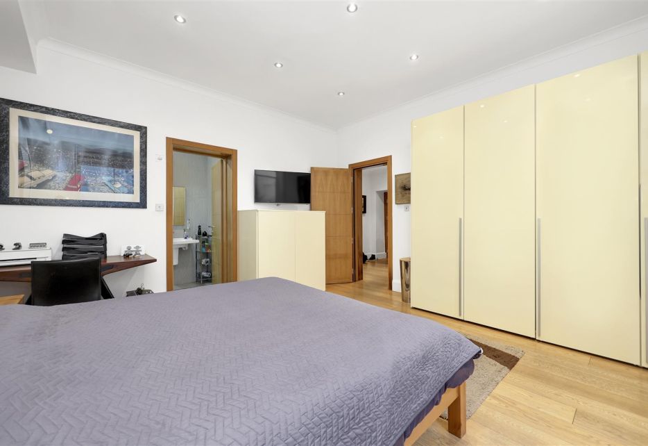 De Vere Gardens, Kensington, W8
