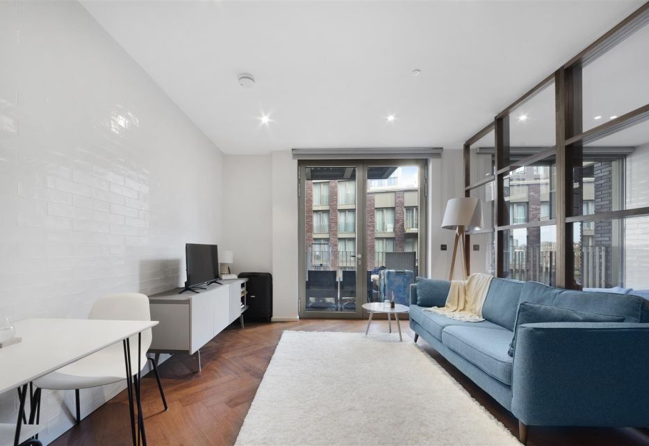 ALL BILLS INCLUDED | MINIMUM 6 MONTHS | Embassy Gardens, New Union Square, Nine Elms,  SW11