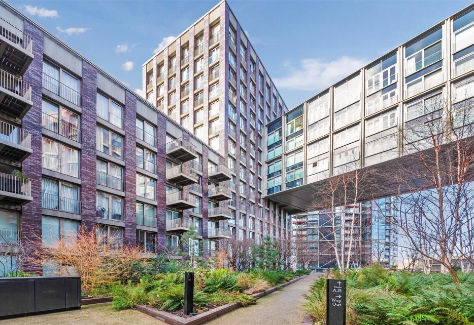 ALL BILLS INCLUDED | MINIMUM 6 MONTHS | Embassy Gardens, New Union Square, Nine Elms,  SW11