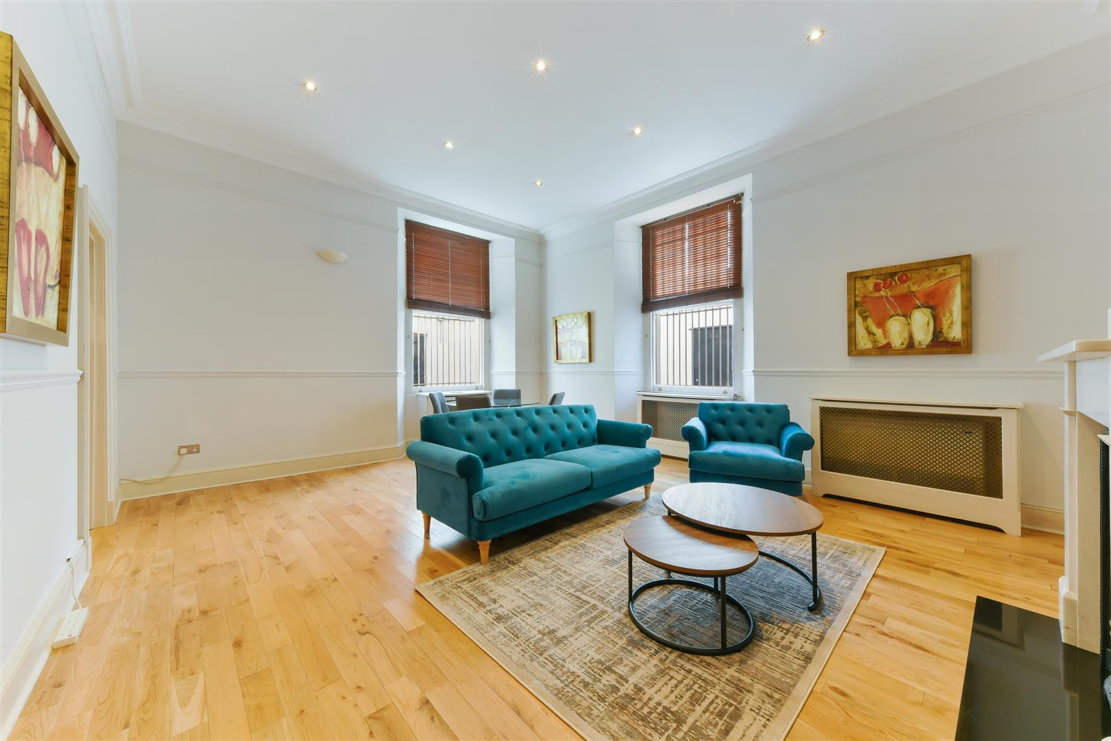 Queen's Gate | 33187557