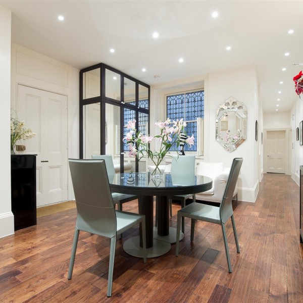 Kensington Court Place