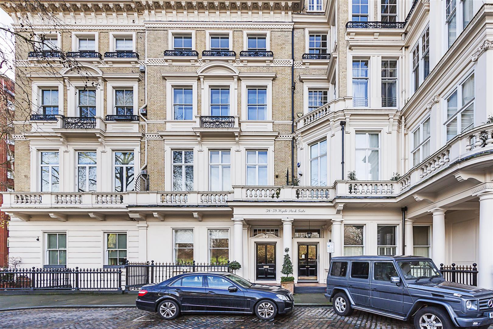 Hyde Park Gate | 33401307
