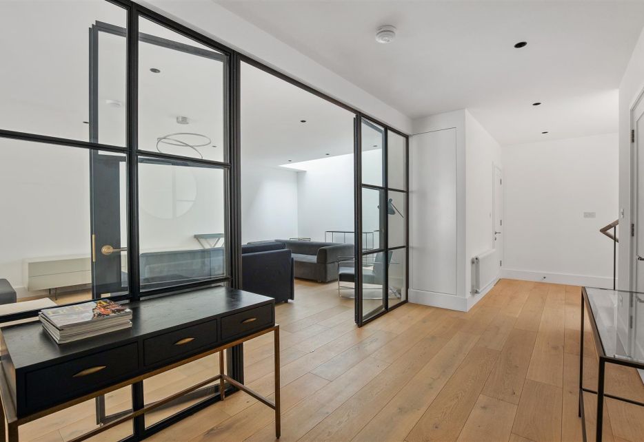 Elvaston Mews, South Kensington, SW7