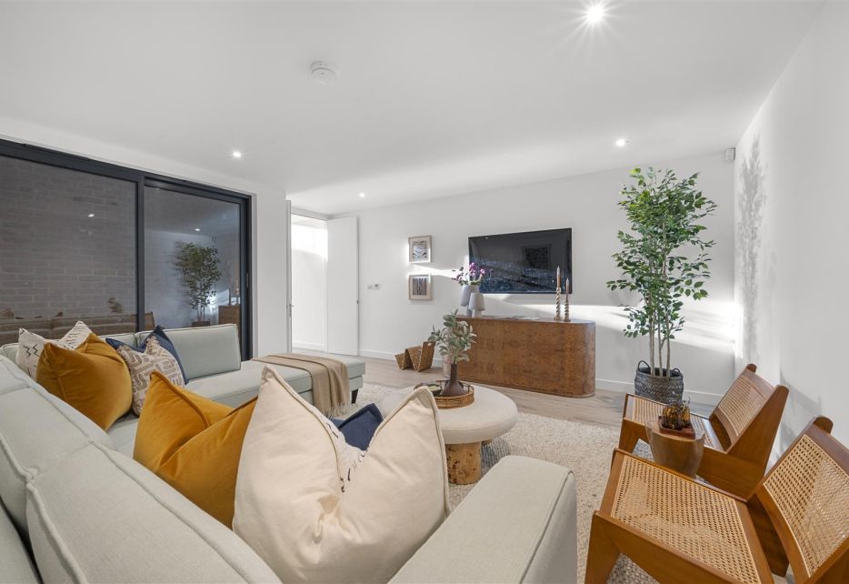 Cottenham Park Road, Wimbledon, SW20