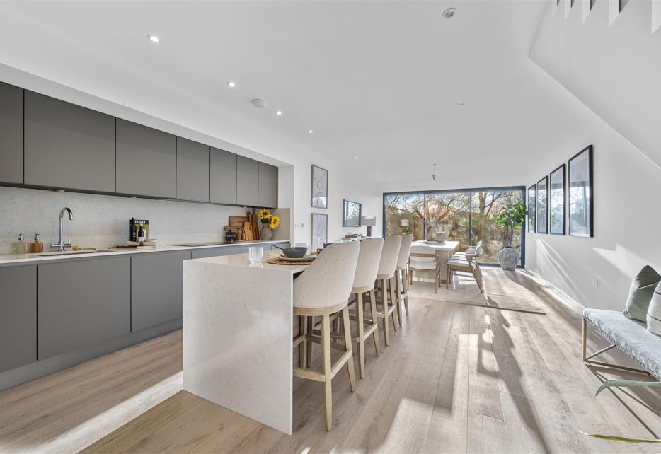 Cottenham Park Road, Wimbledon, SW20