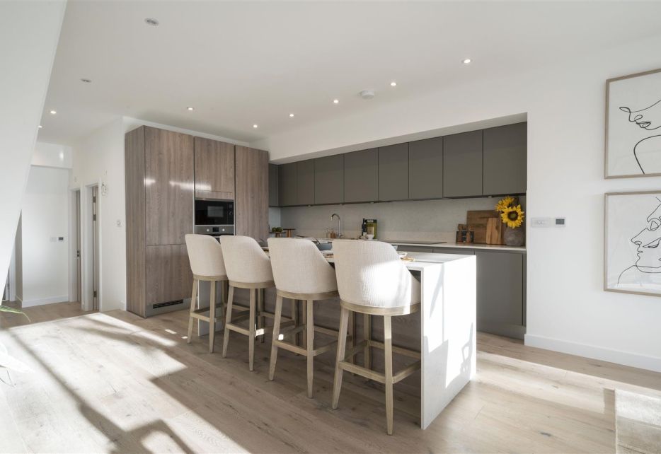 Cottenham Park Road, Wimbledon, SW20