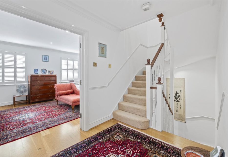 Rydon Mews, Wimbledon, SW19