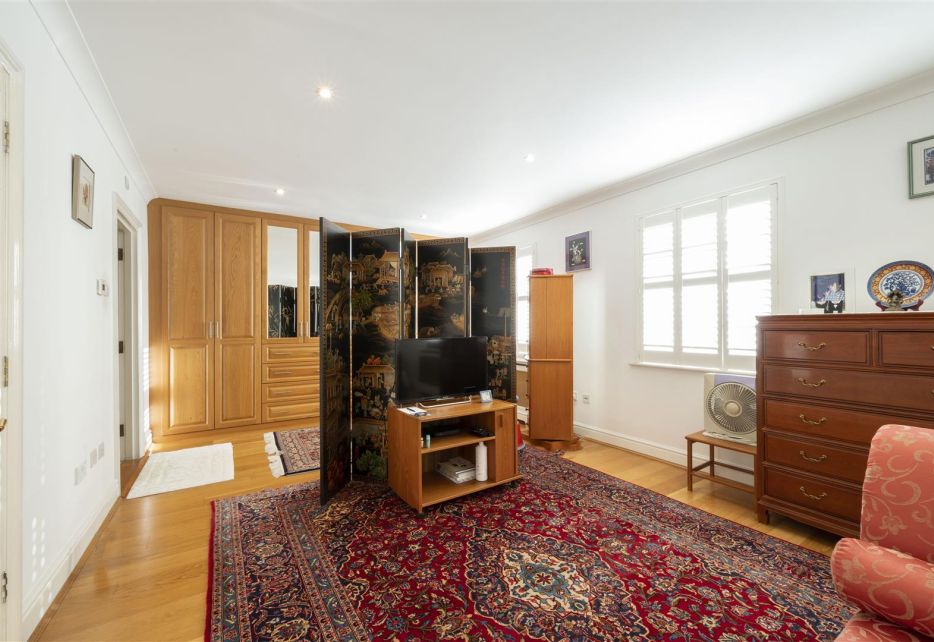 Rydon Mews, Wimbledon, SW19