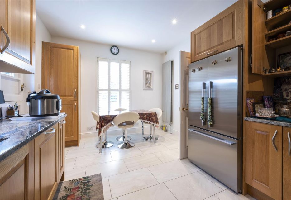Rydon Mews, Wimbledon, SW19