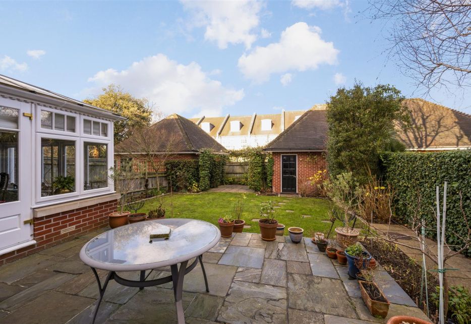 Rydon Mews, Wimbledon, SW19