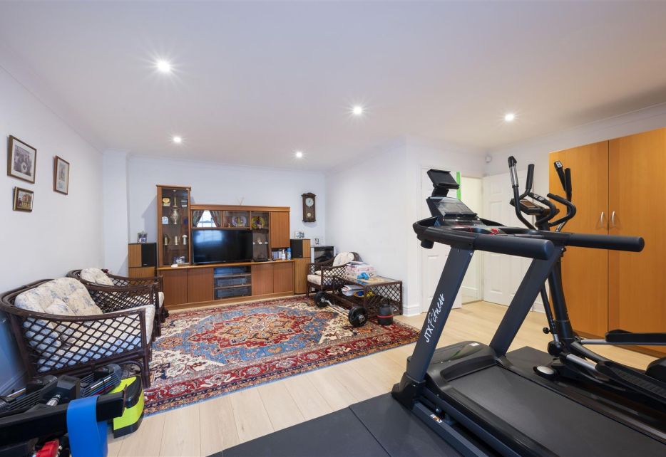 Rydon Mews, Wimbledon, SW19