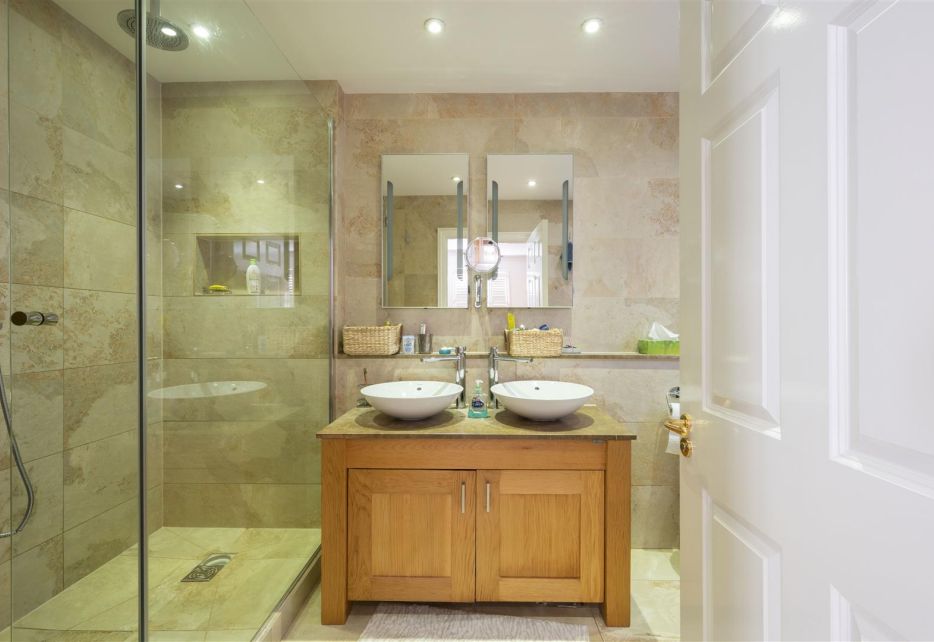 Rydon Mews, Wimbledon, SW19