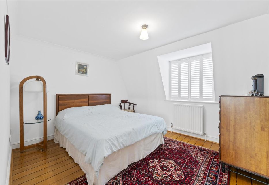 Rydon Mews, Wimbledon, SW19