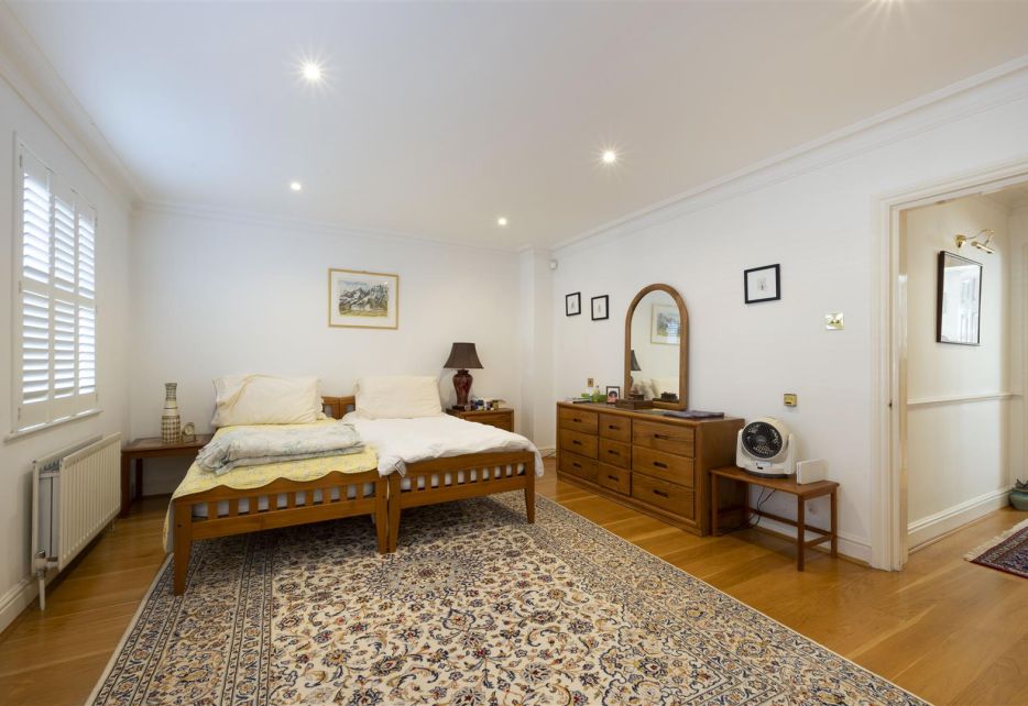 Rydon Mews, Wimbledon, SW19