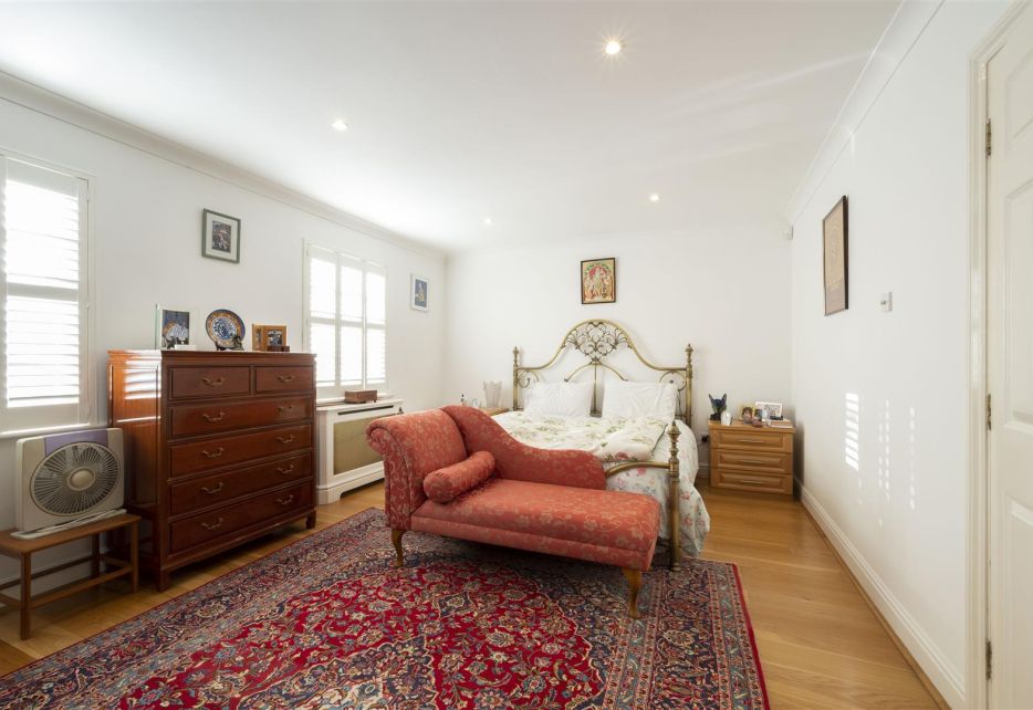 Rydon Mews, Wimbledon, SW19