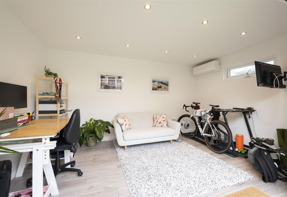 Chestnut Road, Raynes Park, SW20