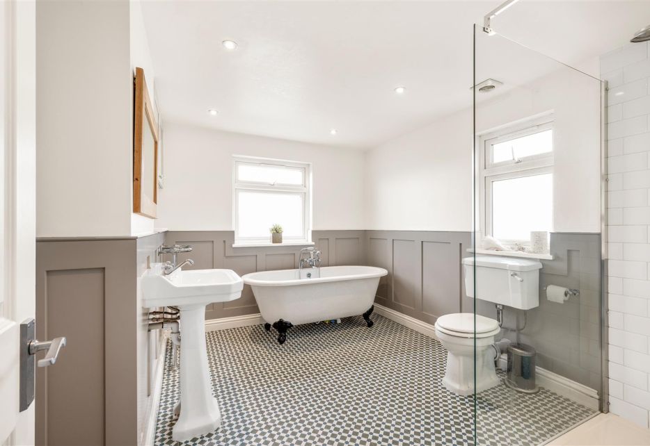 Chestnut Road, Raynes Park, SW20