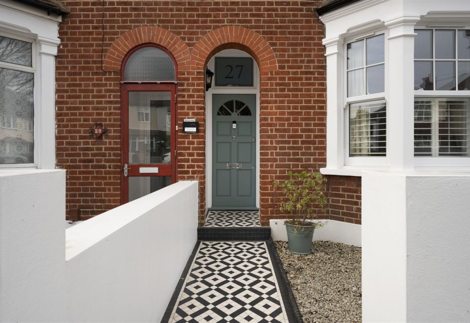 Chestnut Road, Raynes Park, SW20