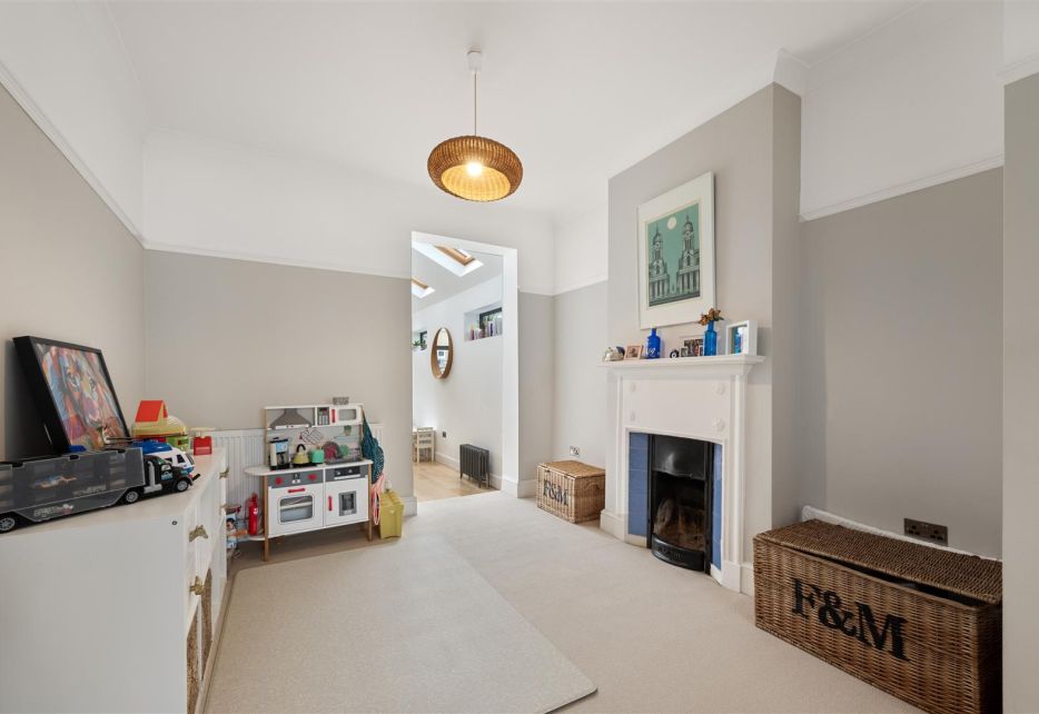 Chestnut Road, Raynes Park, SW20