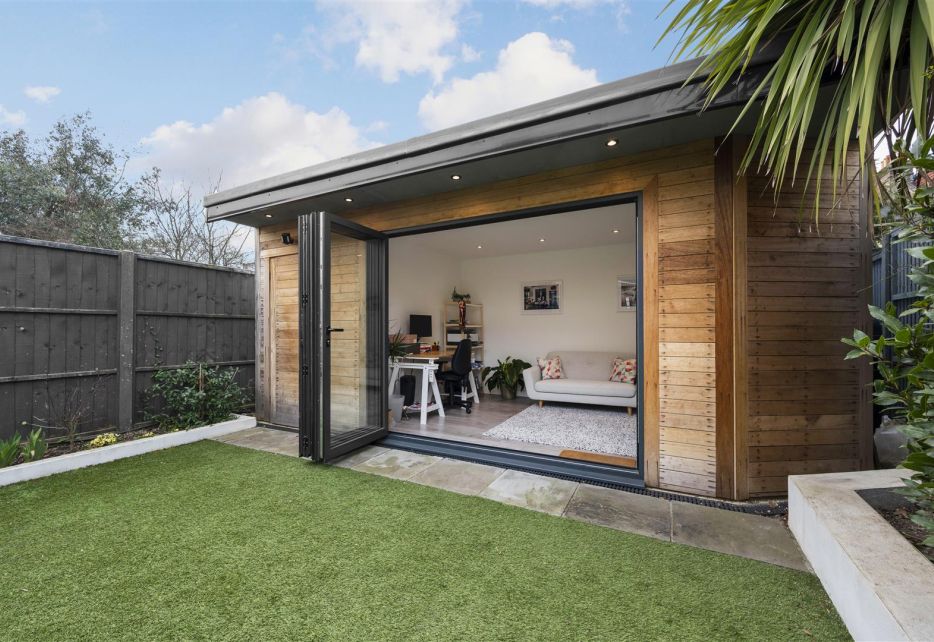 Chestnut Road, Raynes Park, SW20