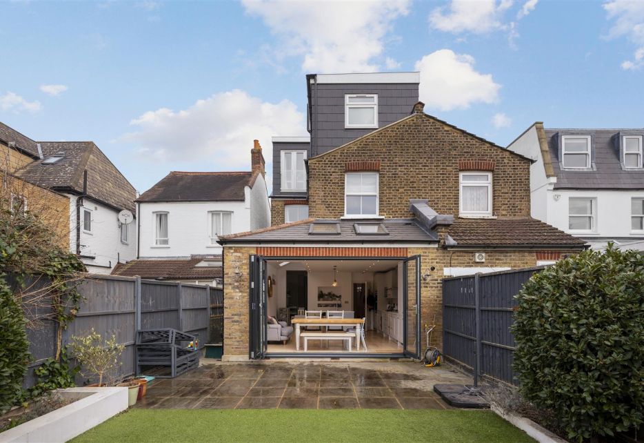 Chestnut Road, Raynes Park, SW20