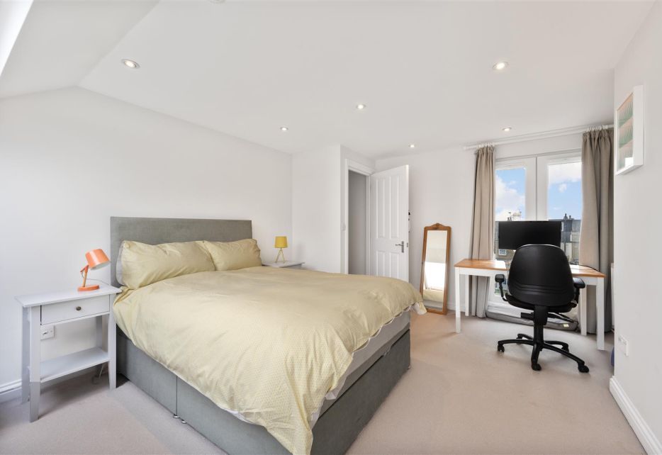 Chestnut Road, Raynes Park, SW20