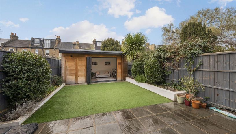 Chestnut Road, Raynes Park, SW20