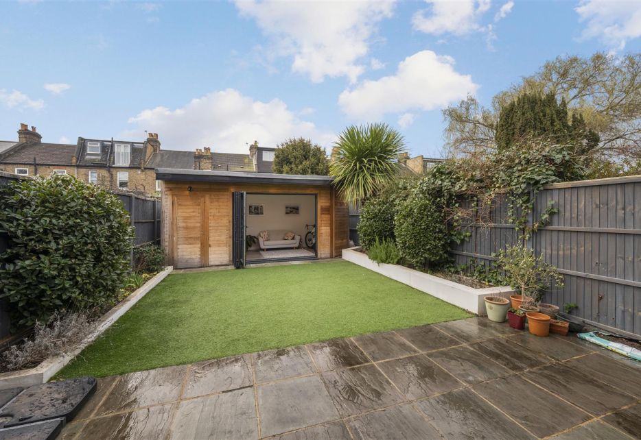 Chestnut Road, Raynes Park, SW20
