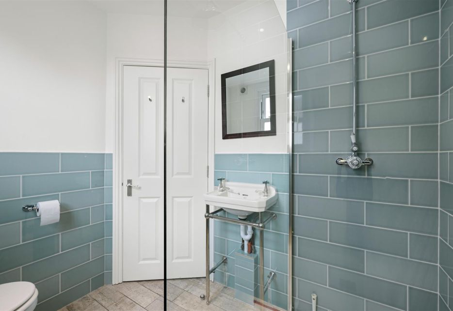 Chestnut Road, Raynes Park, SW20