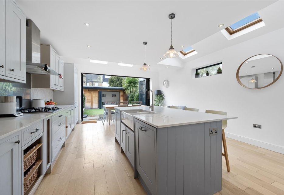 Chestnut Road, Raynes Park, SW20