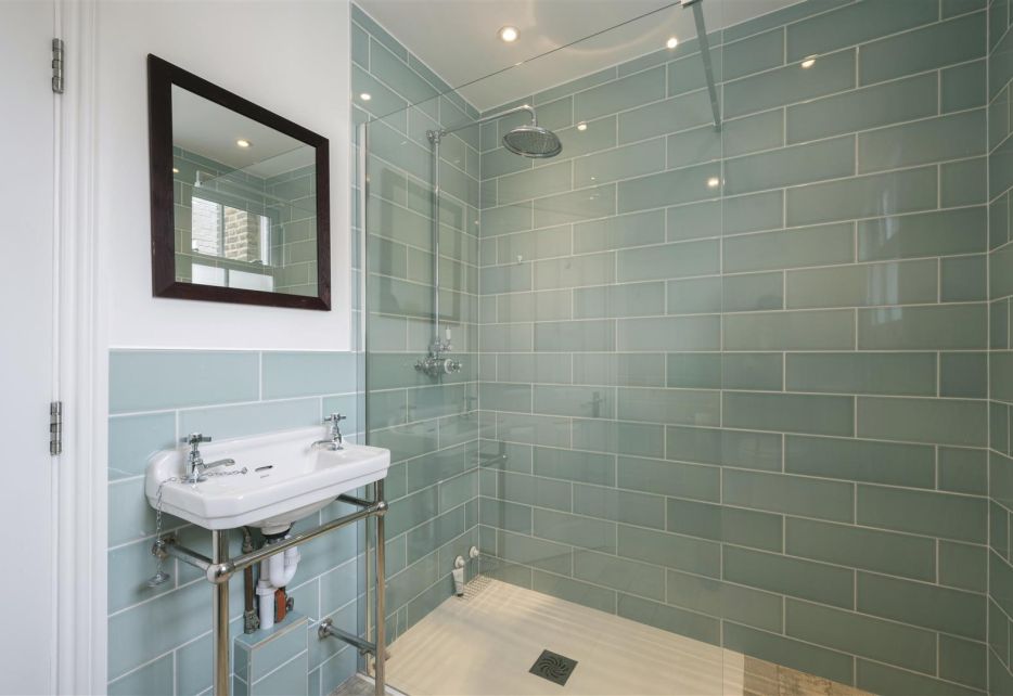 Chestnut Road, Raynes Park, SW20
