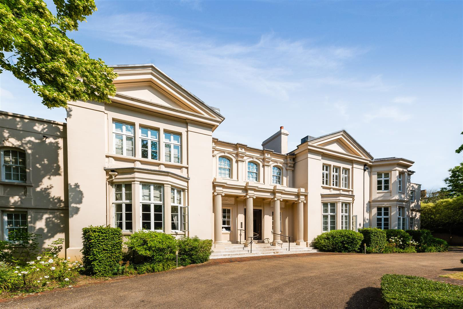 Wimbledon Park Side | 33749122