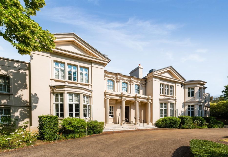 Wimbledon Park Side, Wimbledon, SW19