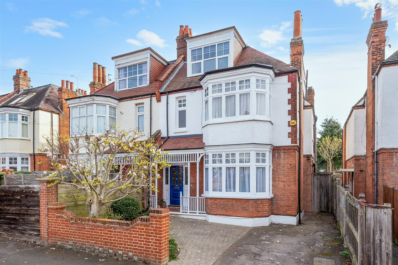 Laurel Road | 33819710