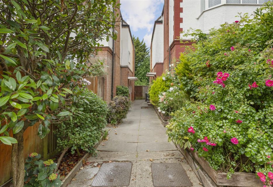 Laurel Road, West Wimbledon, SW20