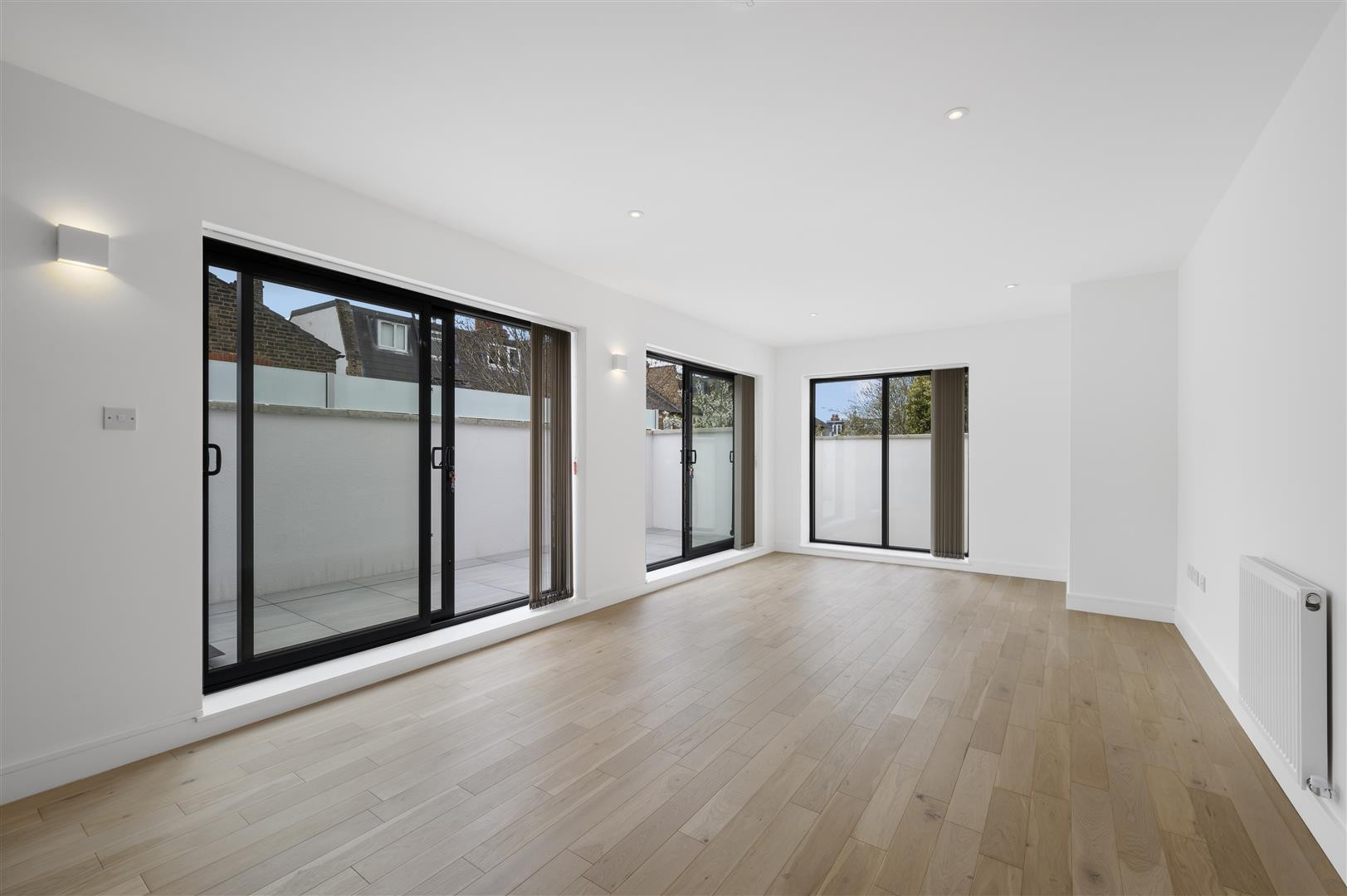 Lillium Mews | 33847833