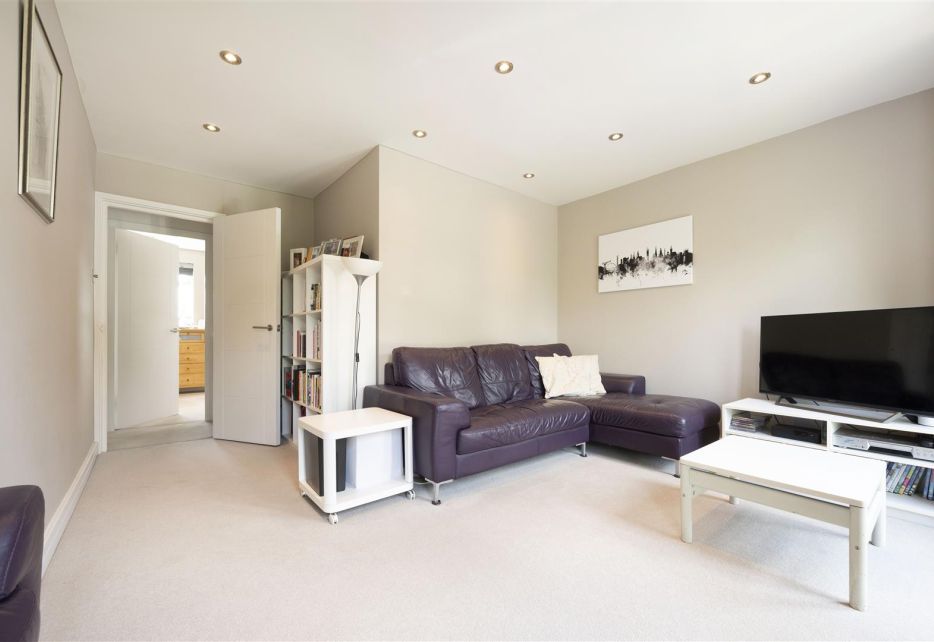 Cumberland Close, Wimbledon, SW20