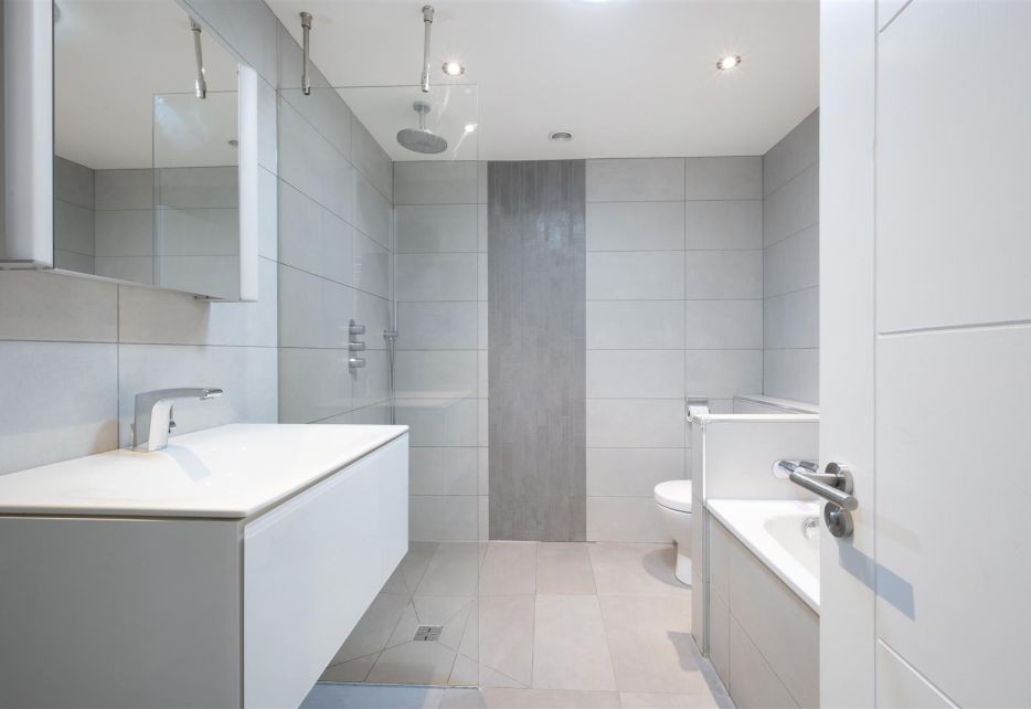 Cumberland Close, Wimbledon, SW20