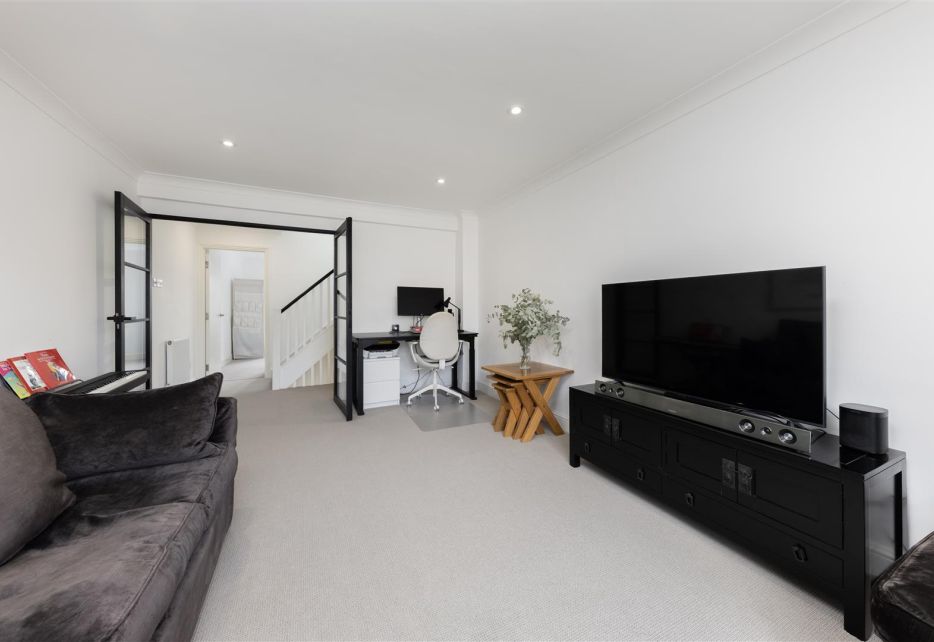 Thaxted Place, Wimbledon, SW20