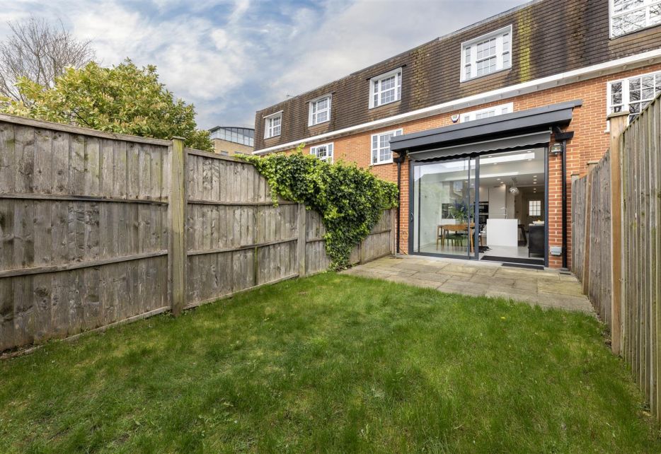 Thaxted Place, Wimbledon, SW20