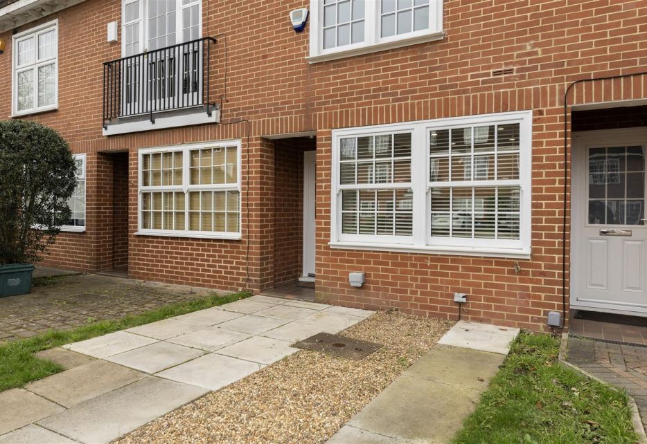 Thaxted Place, Wimbledon, SW20